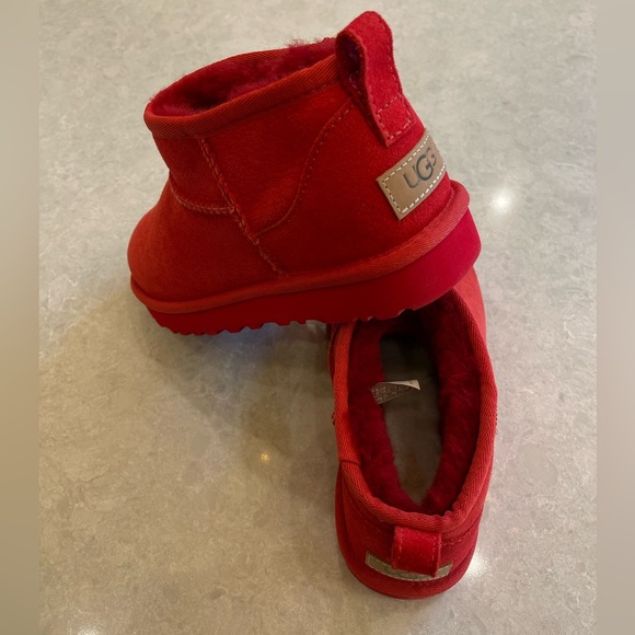 UGG Black Ultra Mini Classic Boot In Samba Red Tonal Size 6 - Picture 9 of 16